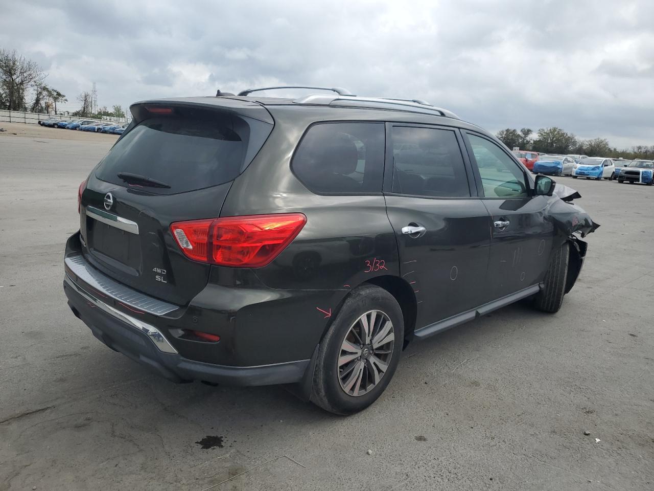 2017 Nissan Pathfinder VIN 5N1DR2MM9HC901325 Copart auction photo, front end / minor dent/scratches damage thumbnail 3
