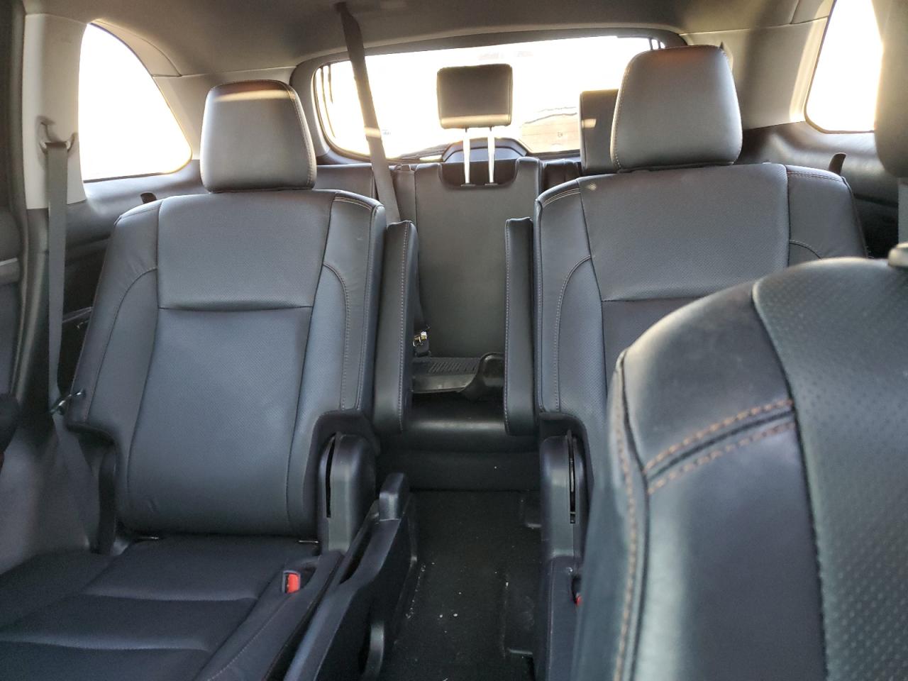 2019 Toyota Highlander VIN 5TDDZRFH7KS724728 Copart auction photo, rear end / side damage thumbnail 10