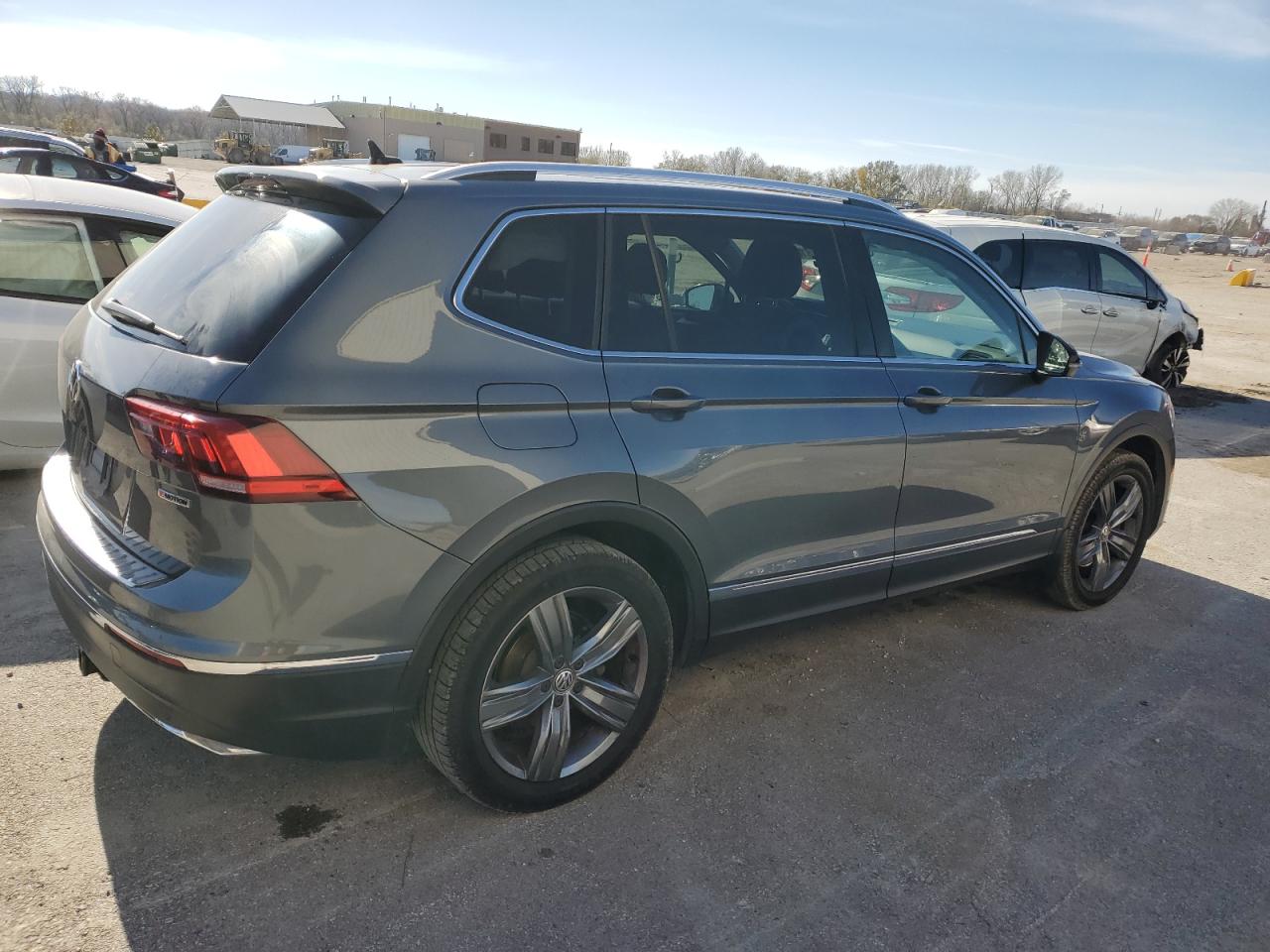 2019 Volkswagen Tiguan VIN 3VV4B7AX6KM072211 Copart auction photo, side damage thumbnail 3