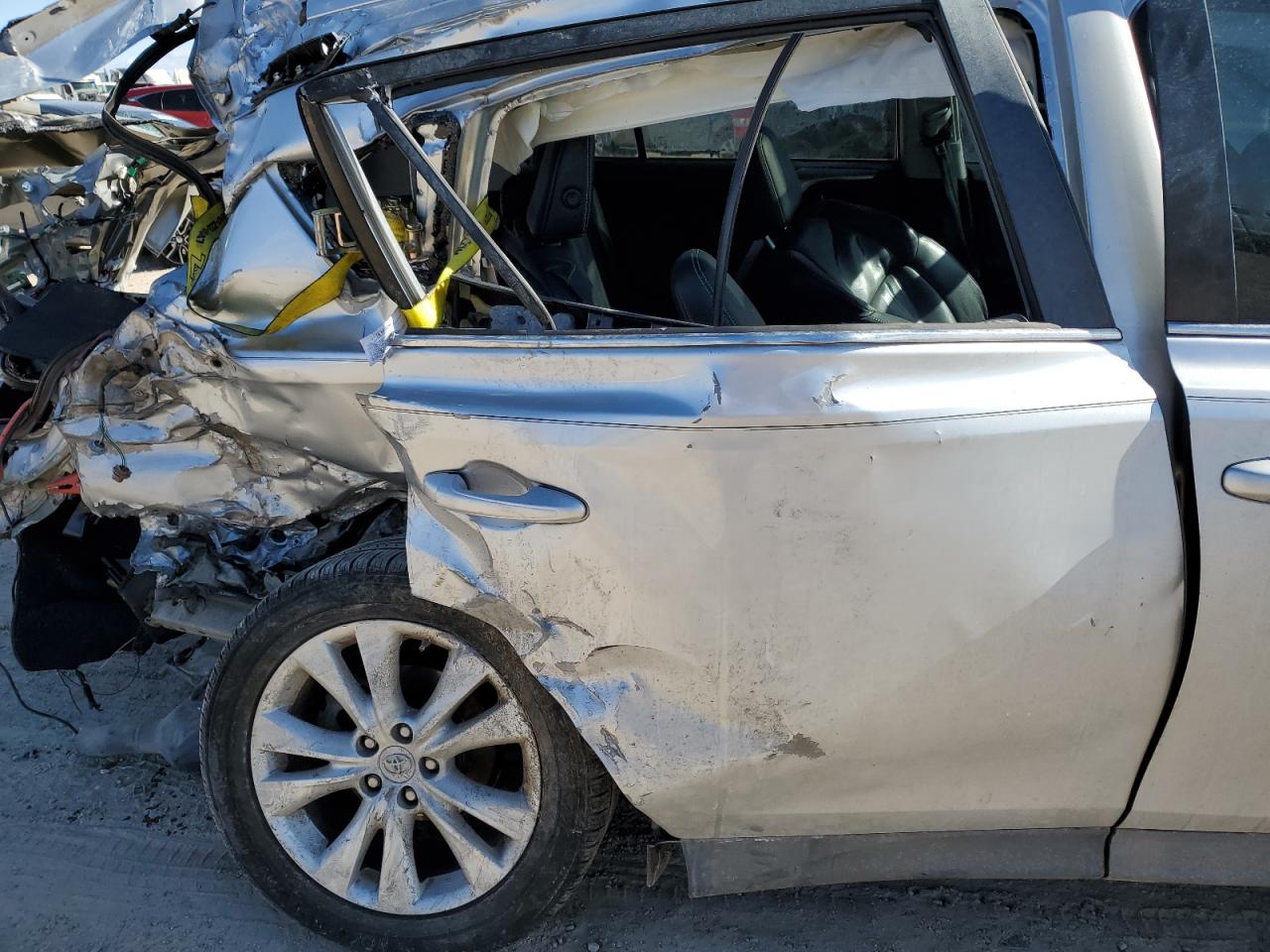 2015 Toyota RAV 4 VIN 2T3YFREV0FW142864 Copart auction photo, rear end damage thumbnail 12
