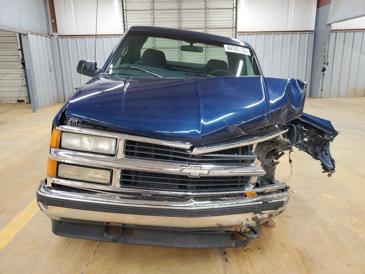 1998 Chevrolet GMT-400 VIN 1GCEK19RXWE175245 Copart auction photo, front end / undercarriage damage thumbnail 5