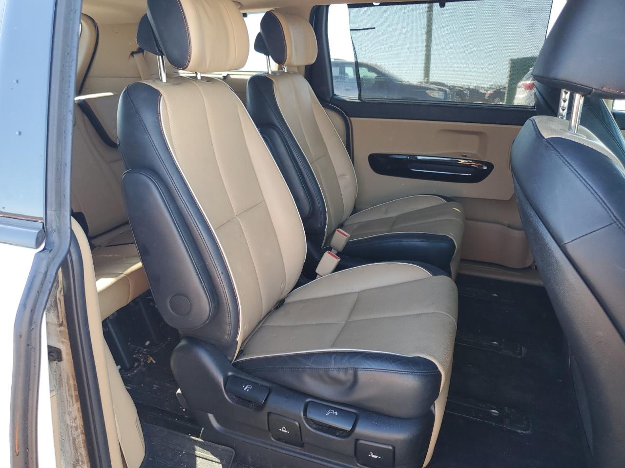 2015 KIA Sedona VIN KNDME5C16F6034552 Copart auction photo, side damage thumbnail 11