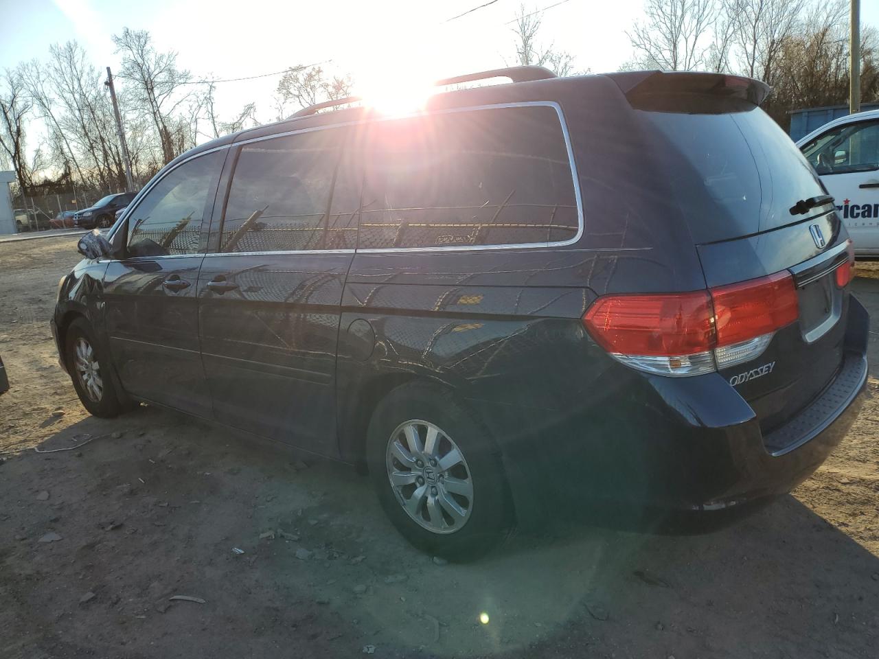 2008 Honda Odyssey VIN 5FNRL387X8B086268 Copart auction photo, front end / minor dent/scratches damage thumbnail 2