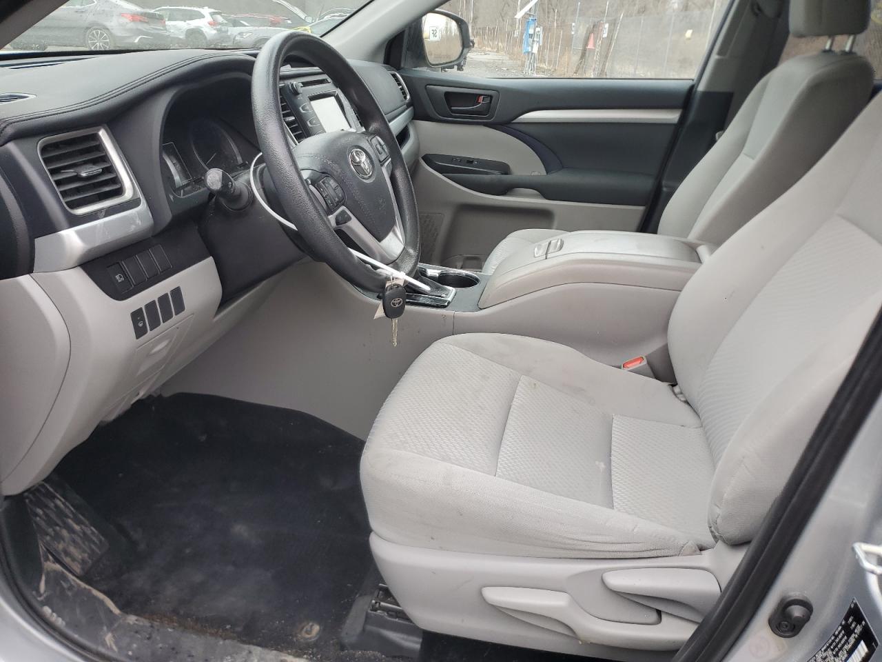 2019 Toyota Highlander VIN 5TDBZRFH2KS993873 Copart auction photo, front end / minor dent/scratches damage thumbnail 7