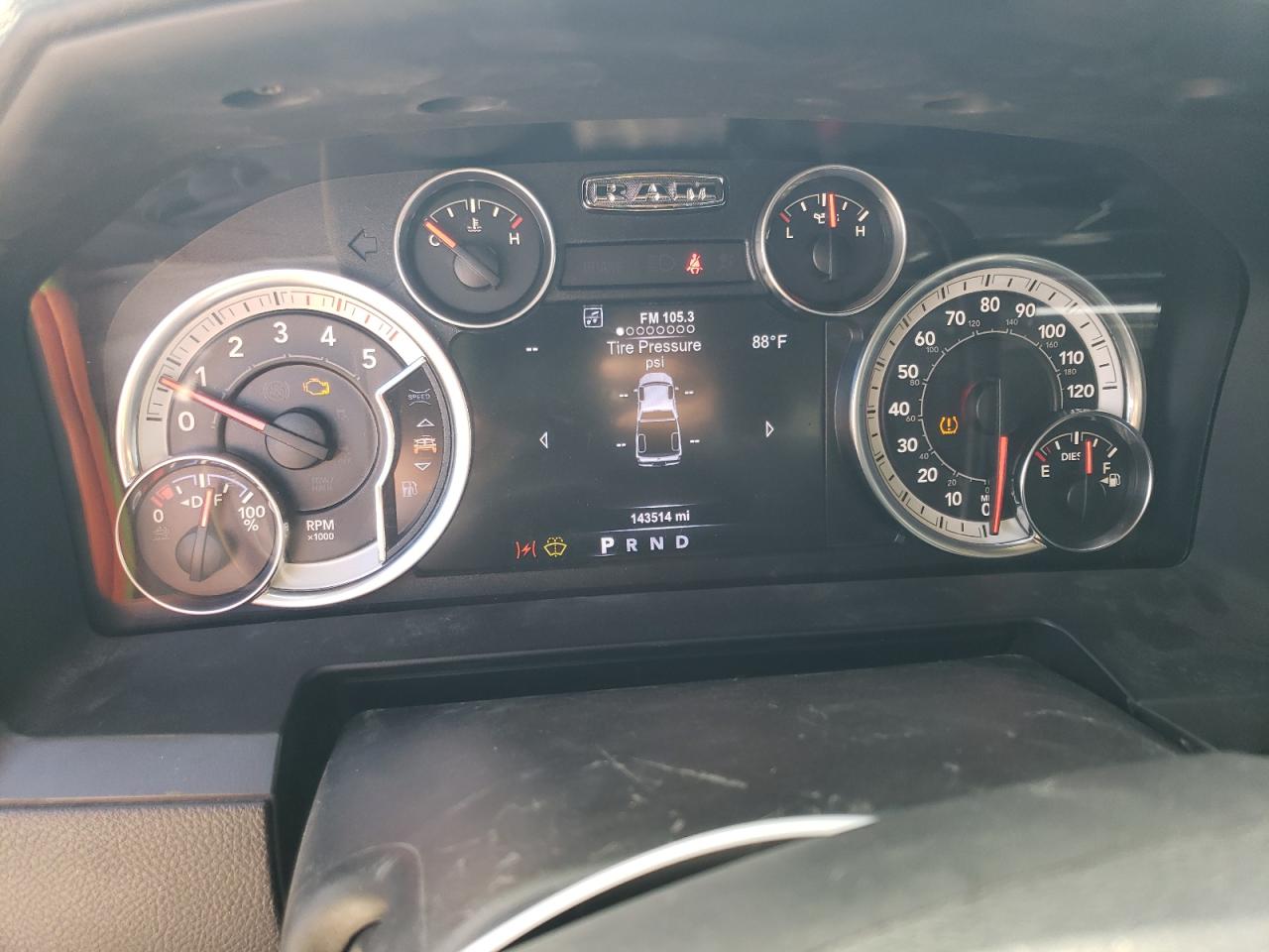 2017 RAM 2500 VIN 3C6UR5FL8HG586175 Copart auction photo, side / minor dent/scratches damage thumbnail 9