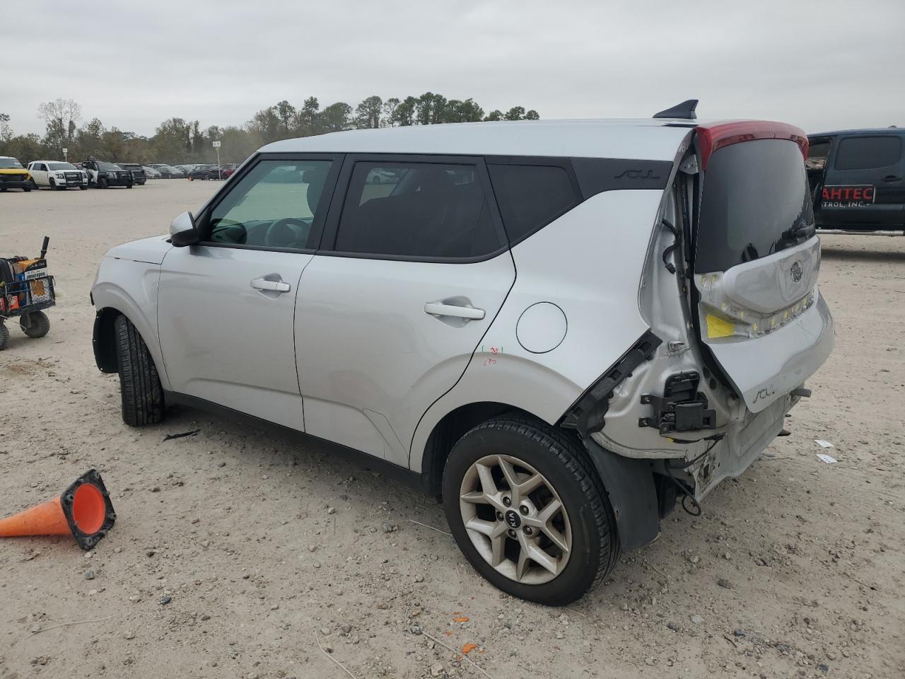 2021 KIA Soul VIN KNDJ23AU6M7770458 Copart auction photo, rear end damage thumbnail 2