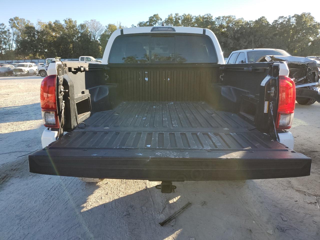 2018 Toyota Tacoma VIN 5TFAX5GN7JX131773 Copart auction photo, front end damage thumbnail 6