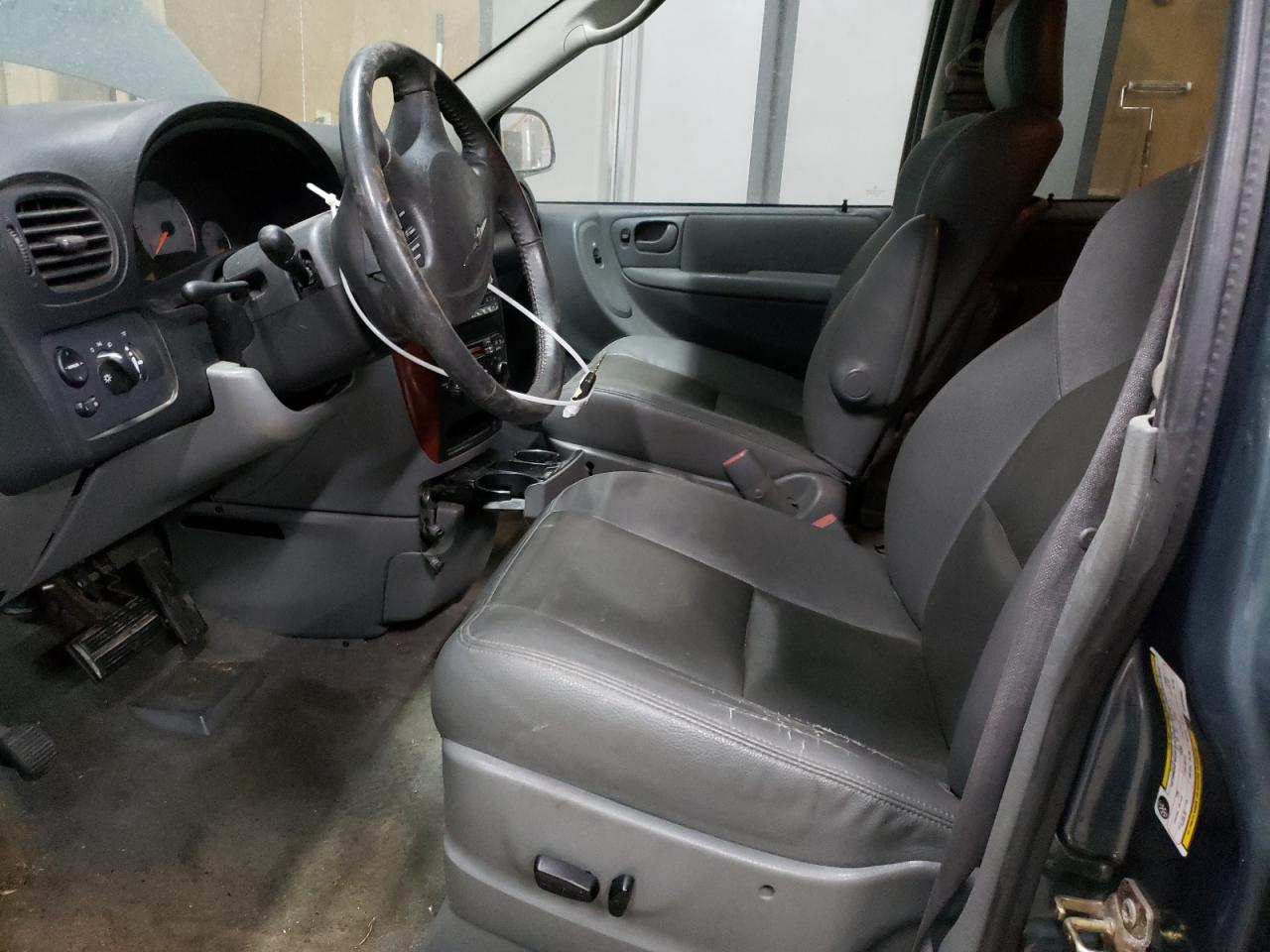 2006 Chrysler Town & Country VIN 1A4GP44R46B568804 Copart auction photo, front end / minor dent/scratches damage thumbnail 7