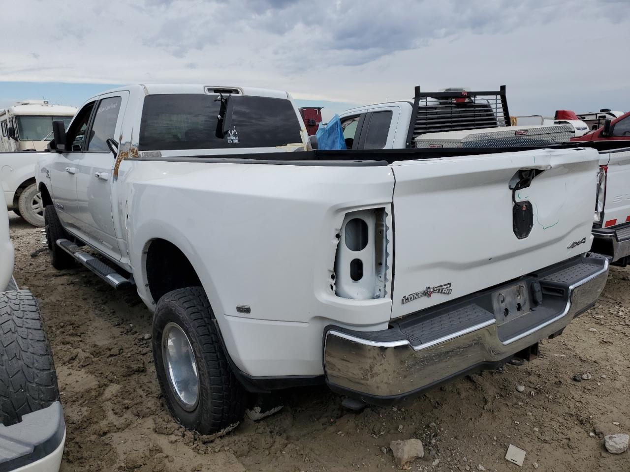 2019 RAM 3500 VIN 3C63RRHL1KG728504 Copart auction photo, burn - interior damage thumbnail 2