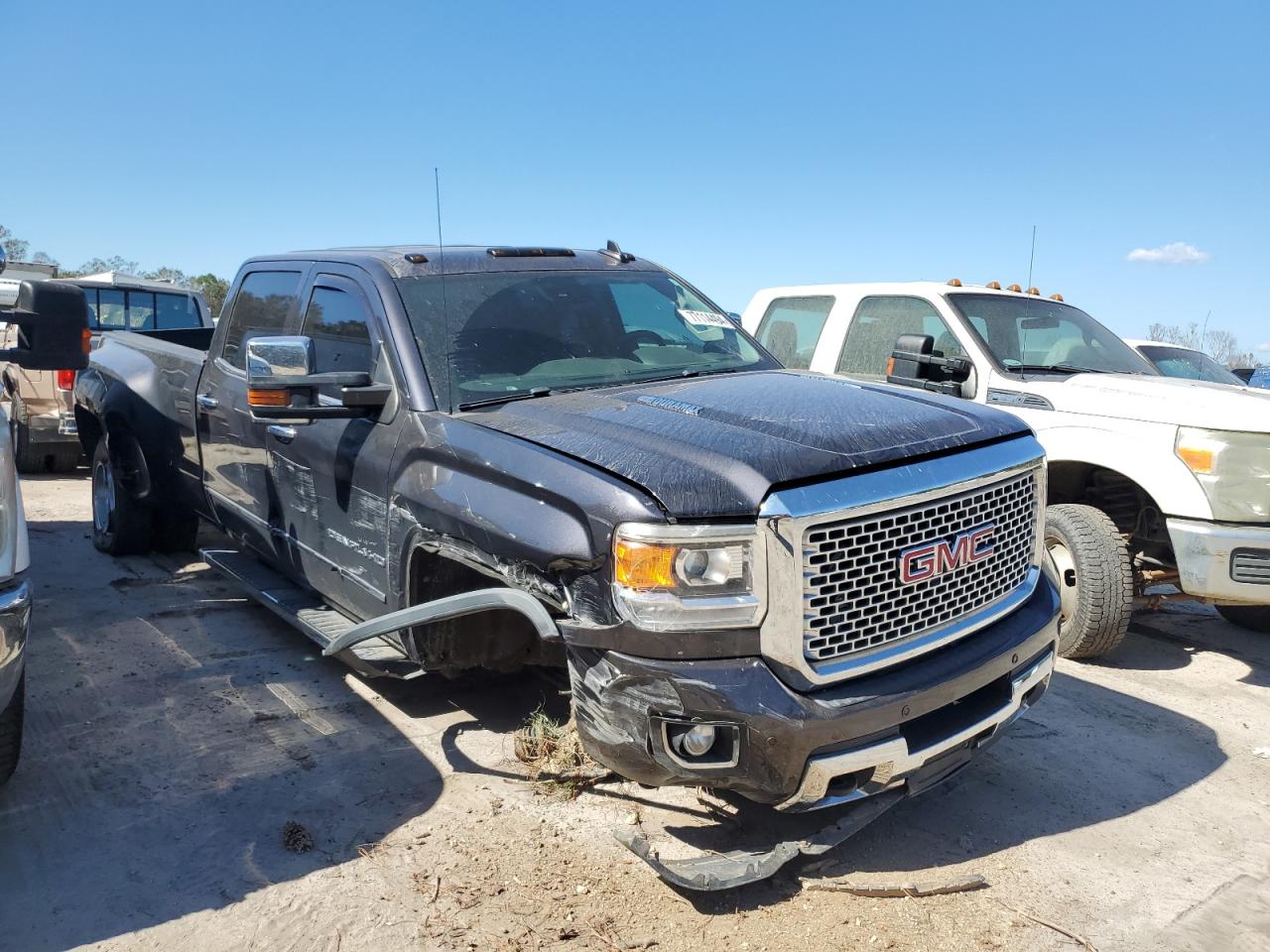 2016 GMC Sierra VIN 1GT42YE89GF250398 Copart auction photo, side damage thumbnail 4
