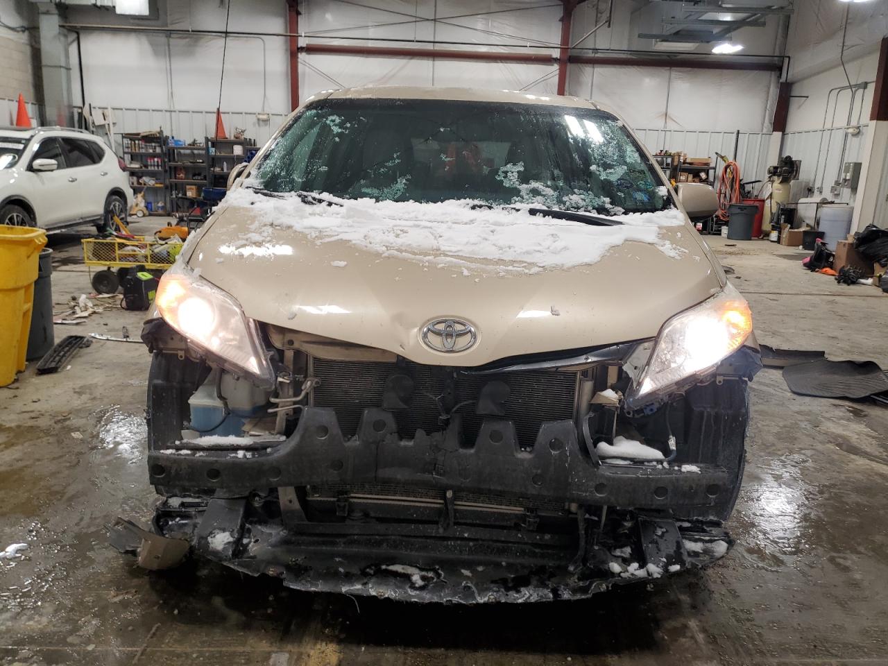 2014 Toyota Sienna VIN 5TDKK3DC6ES412923 Copart auction photo, front end / rear end damage thumbnail 5