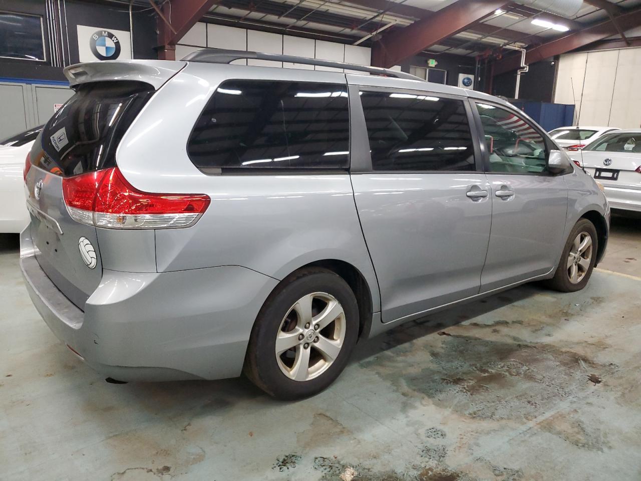 2013 Toyota Sienna VIN 5TDKK3DC9DS303242 Copart auction photo, minor dent/scratches damage thumbnail 3