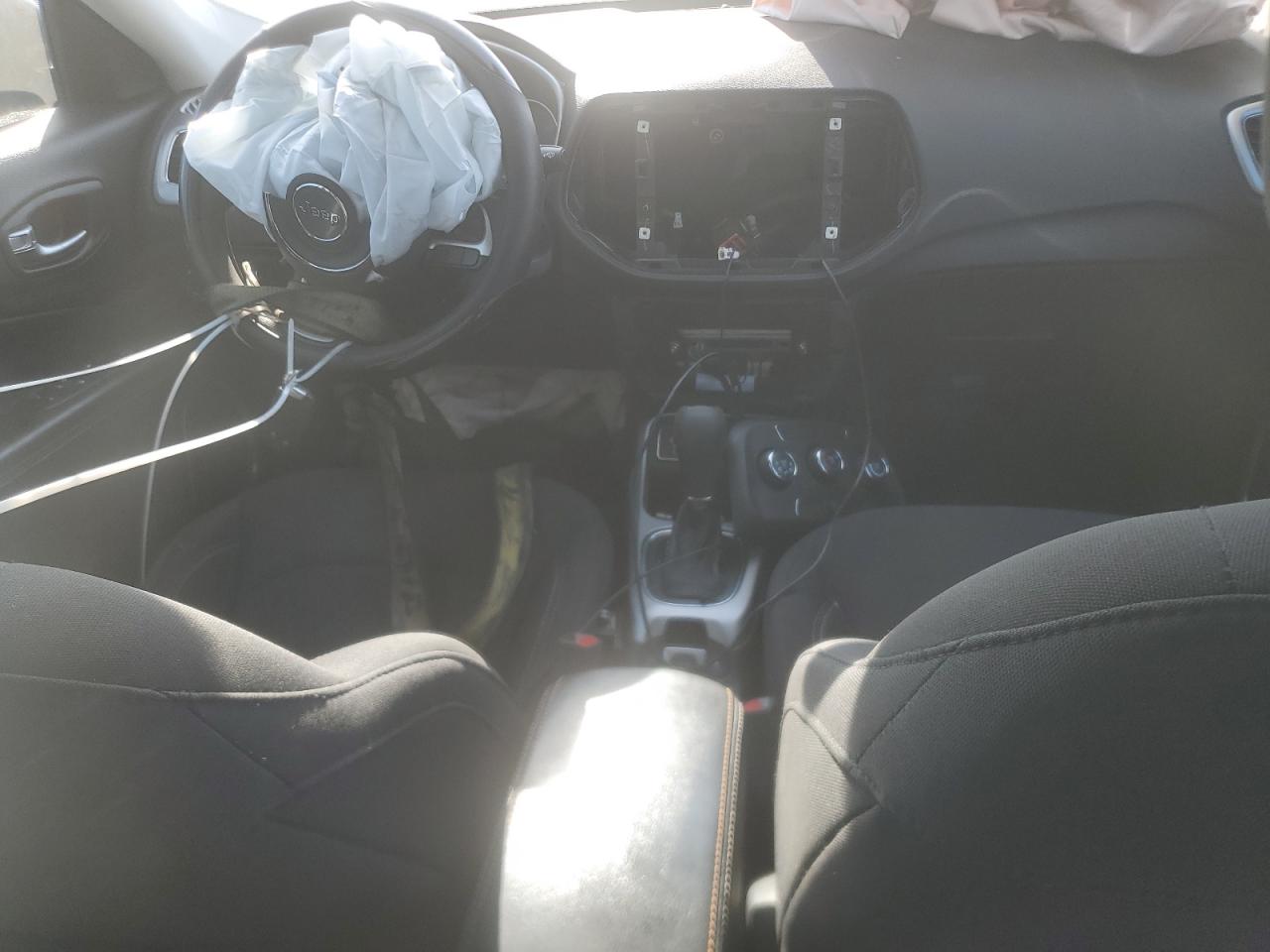 2018 Jeep Compass VIN 3C4NJCAB4JT271975 Copart auction photo, front end damage thumbnail 8