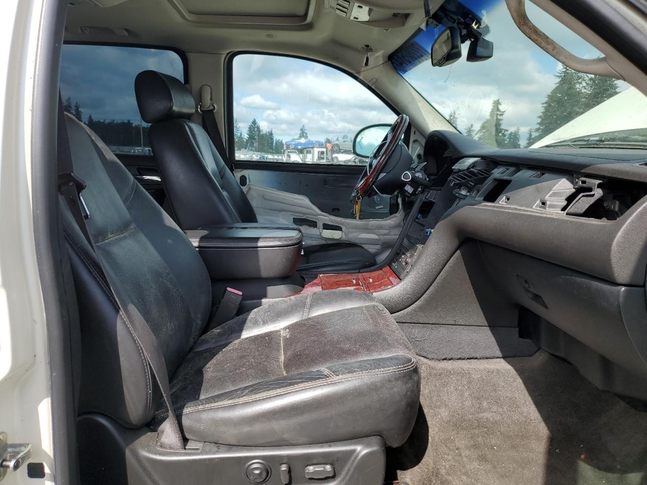 2007 Cadillac Escalade VIN 1GYFK66817R329018 Copart auction photo, vandalism / stripped damage thumbnail 7