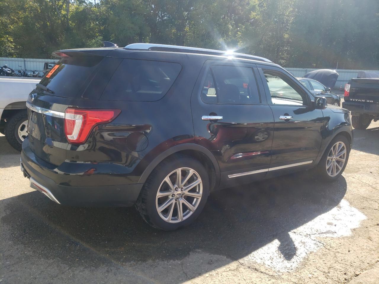 2017 Ford Explorer VIN 1FM5K7F80HGD84222 Copart auction photo, water/flood damage thumbnail 3
