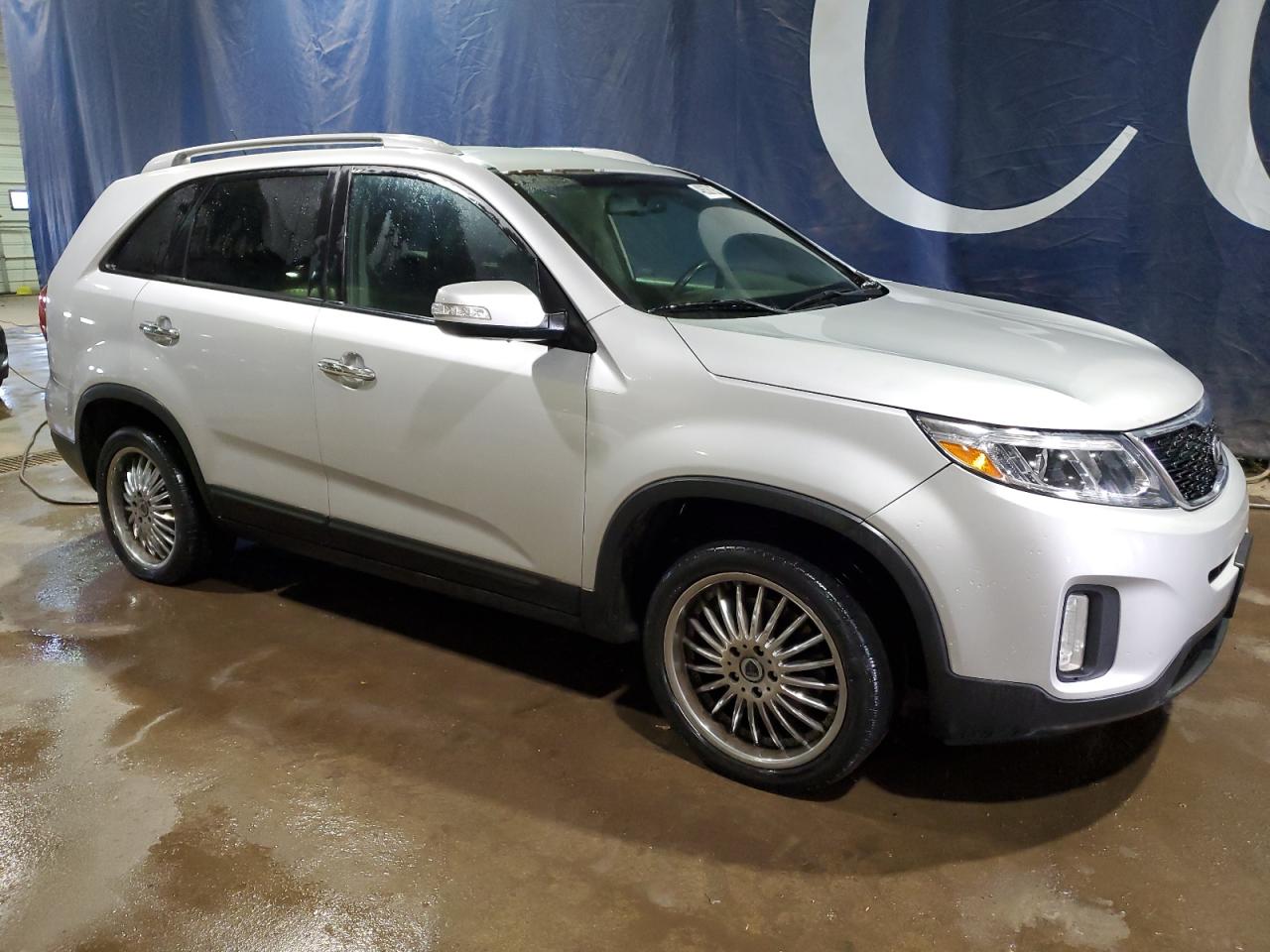 2014 KIA Sorento VIN 5XYKT4A64EG512808 Copart auction photo, minor dent/scratches damage thumbnail 4