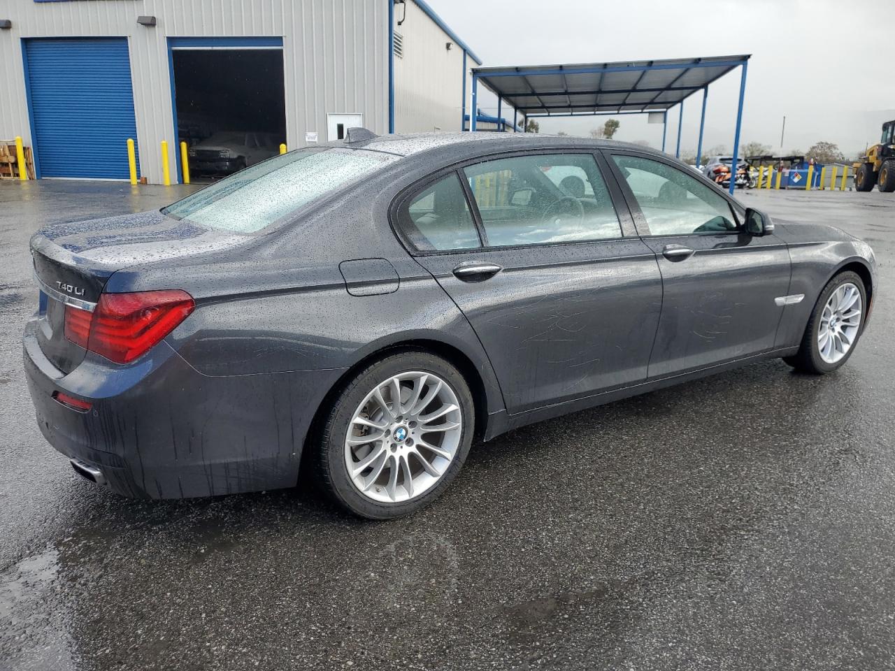 2015 BMW 7er VIN WBAYE4C52FD947509 Copart auction photo, vandalism damage thumbnail 3
