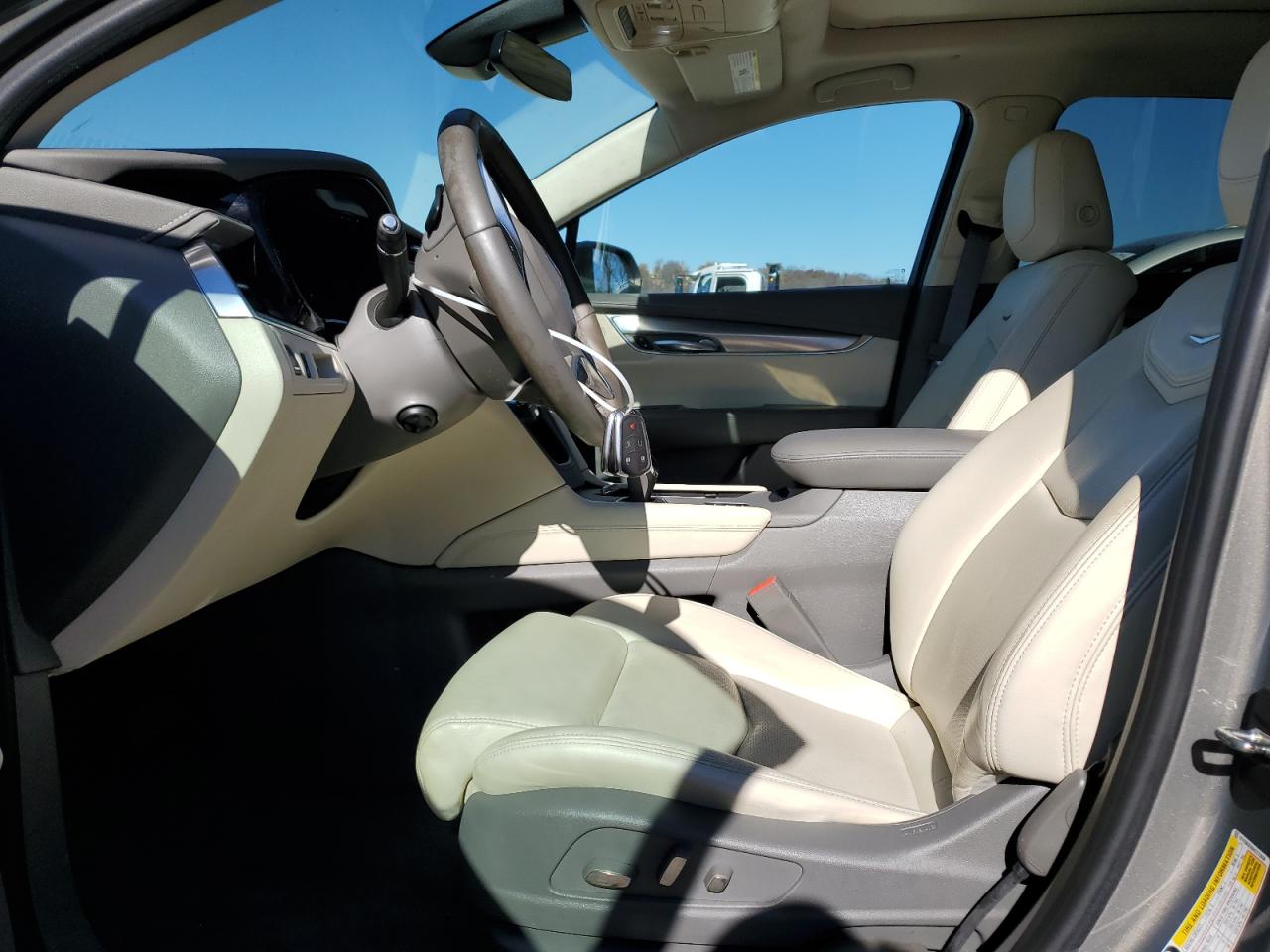 2017 Cadillac XT5 VIN 1GYKNERS9HZ273936 Copart auction photo, minor dent/scratches damage thumbnail 7