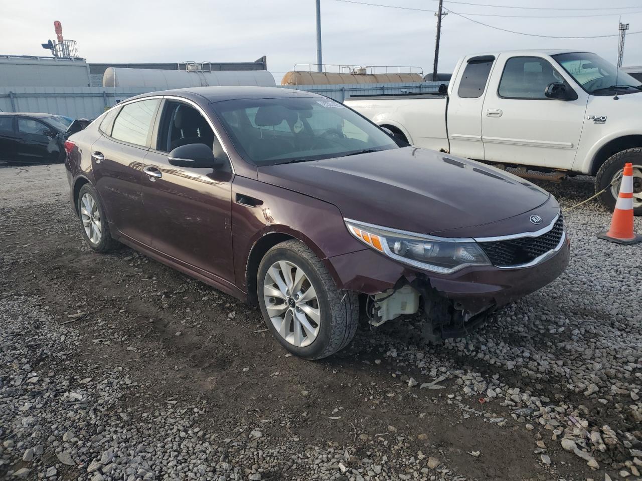 2017 KIA Optima VIN 5XXGT4L37HG147803 Copart auction photo, front end damage thumbnail 4