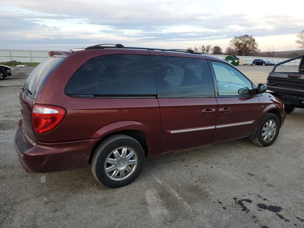 2007 Chrysler Town & Country VIN 2A4GP54L67R279640 Copart auction photo, front end damage thumbnail 3
