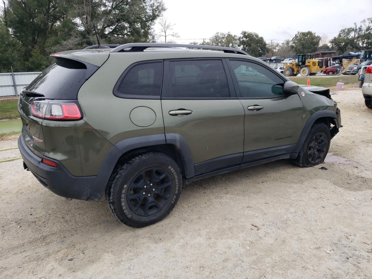 2020 Jeep Cherokee VIN 1C4PJMBXXLD648357 Copart auction photo, front end / minor dent/scratches damage thumbnail 3