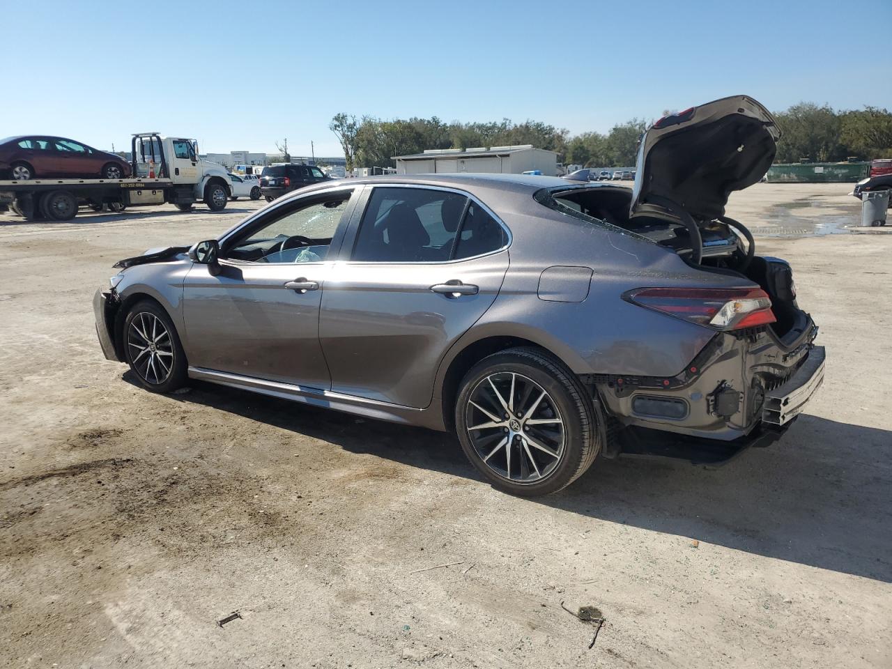 2022 Toyota Camry VIN 4T1T11AKXNU046334 Copart auction photo, front end / rear end damage thumbnail 2