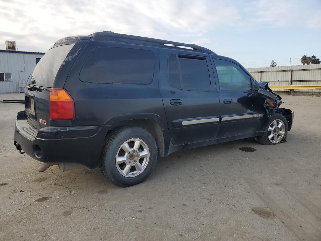 2003 GMC Envoy VIN 1GKET16S436233865 Copart auction photo, front end / side damage thumbnail 3
