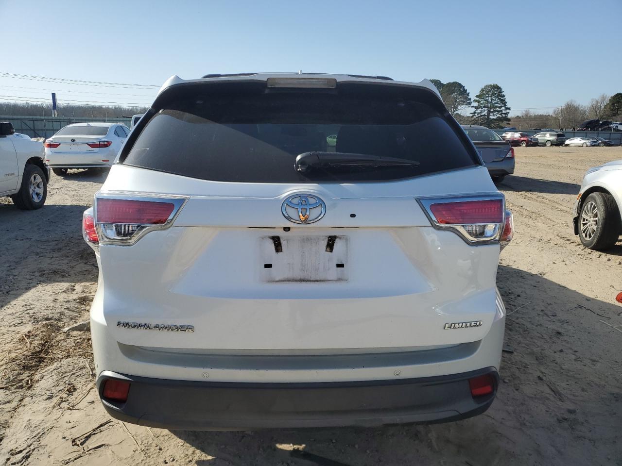 2016 Toyota Highlander VIN 5TDYKRFH5GS140681 Copart auction photo, front end / minor dent/scratches damage thumbnail 6
