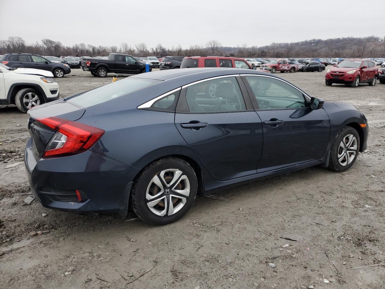 2018 Honda Civic VIN 19XFC2F57JE037622 Copart auction photo, side / minor dent/scratches damage thumbnail 3