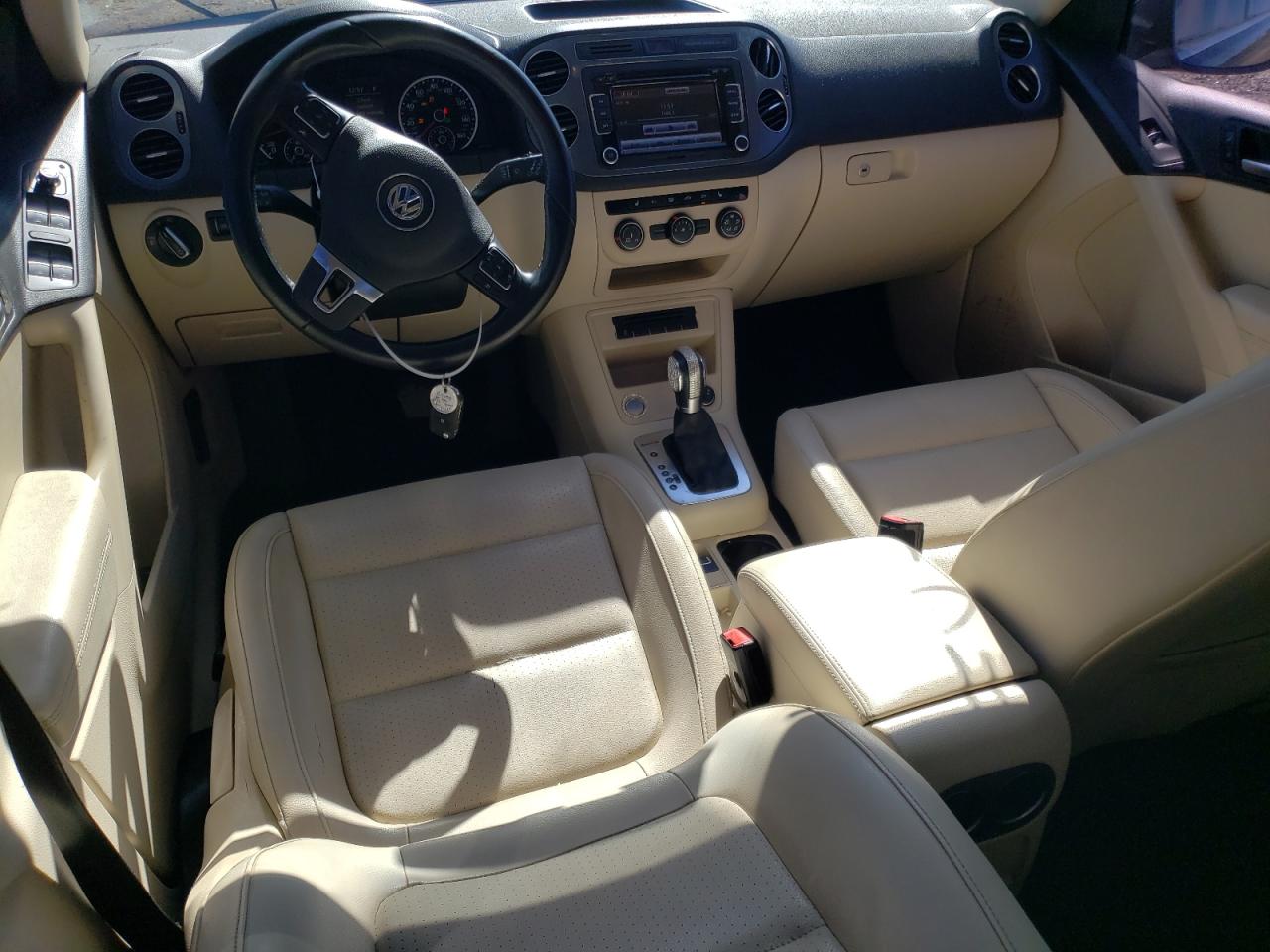 2015 Volkswagen Tiguan VIN WVGBV7AX0FW572430 Copart auction photo, front end / minor dent/scratches damage thumbnail 8