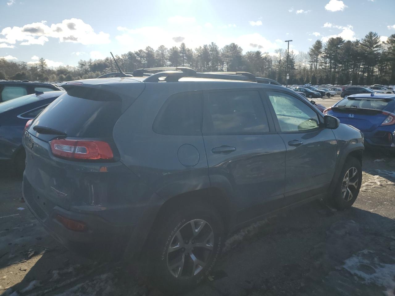 2015 Jeep Cherokee VIN 1C4PJMBS4FW655205 Copart auction photo, front end damage thumbnail 3
