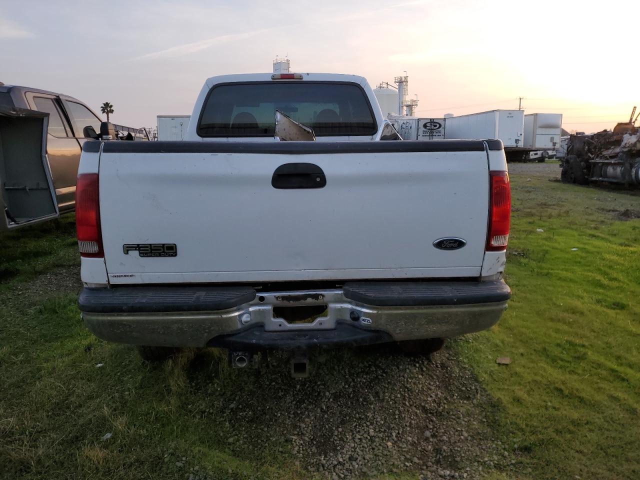 2000 Ford F350 VIN 1FTSW31SXYEC80940 Copart auction photo, front end / side damage thumbnail 6