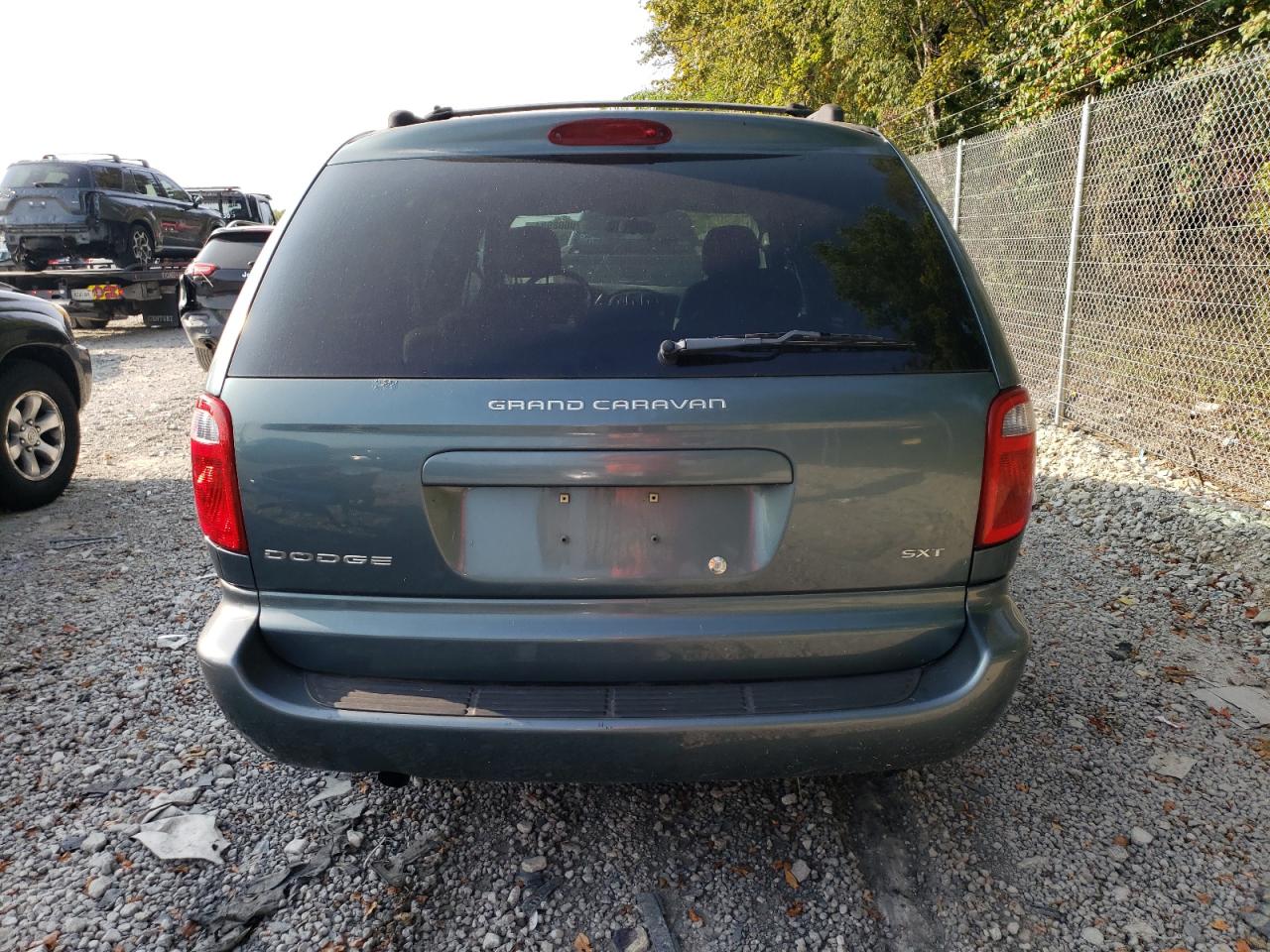 2005 Dodge Caravan VIN 2D4GP44L65R256908 Copart auction photo, front end / minor dent/scratches damage thumbnail 6