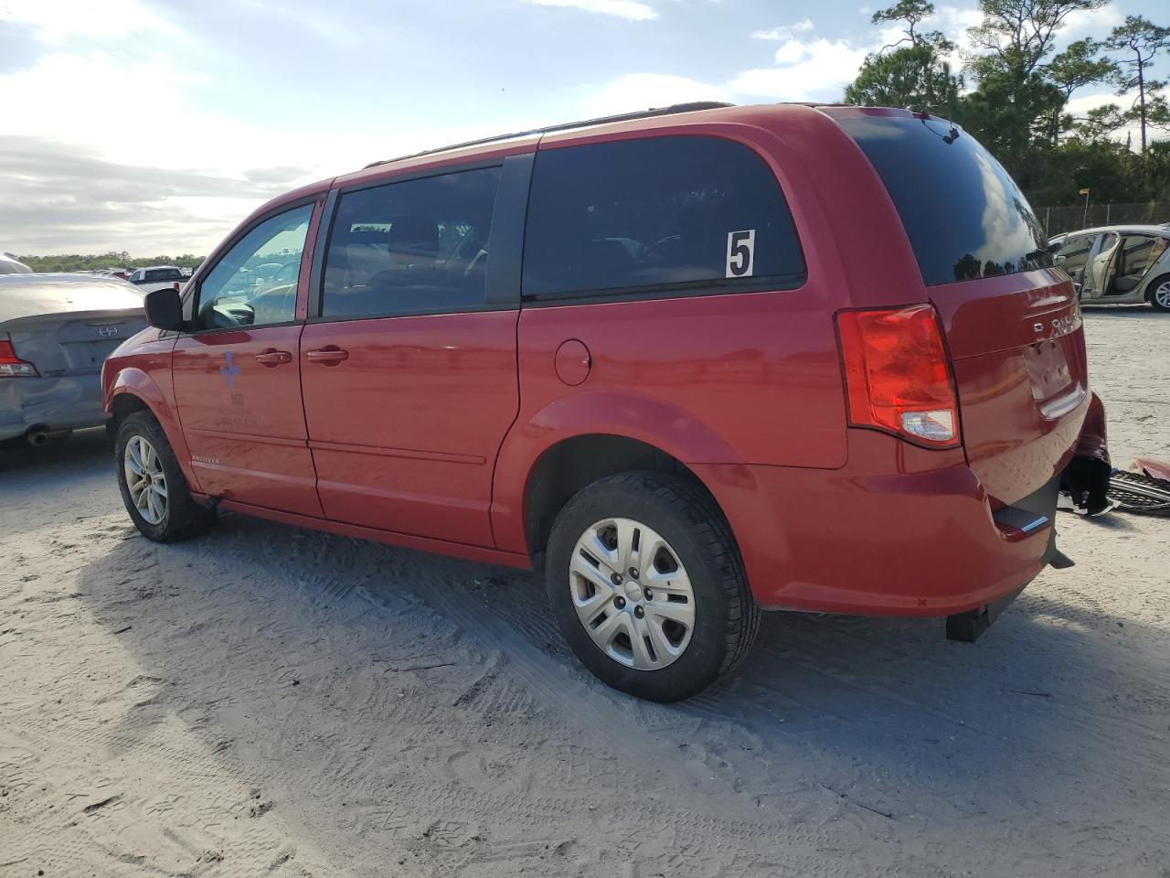 2015 Dodge Caravan VIN 2C4RDGCG4FR701281 Copart auction photo, front end / minor dent/scratches damage thumbnail 2