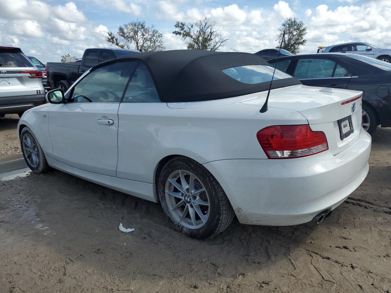 2011 BMW 1er VIN WBAUL7C57BVM81067 Copart auction photo, water/flood damage thumbnail 2