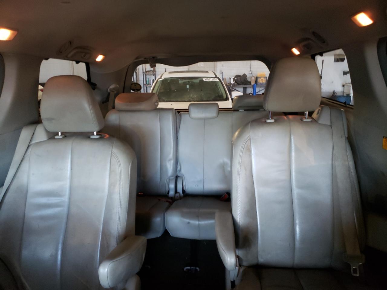 2013 Toyota Sienna VIN 5TDDK3DC6DS056111 Copart auction photo, front end / minor dent/scratches damage thumbnail 10