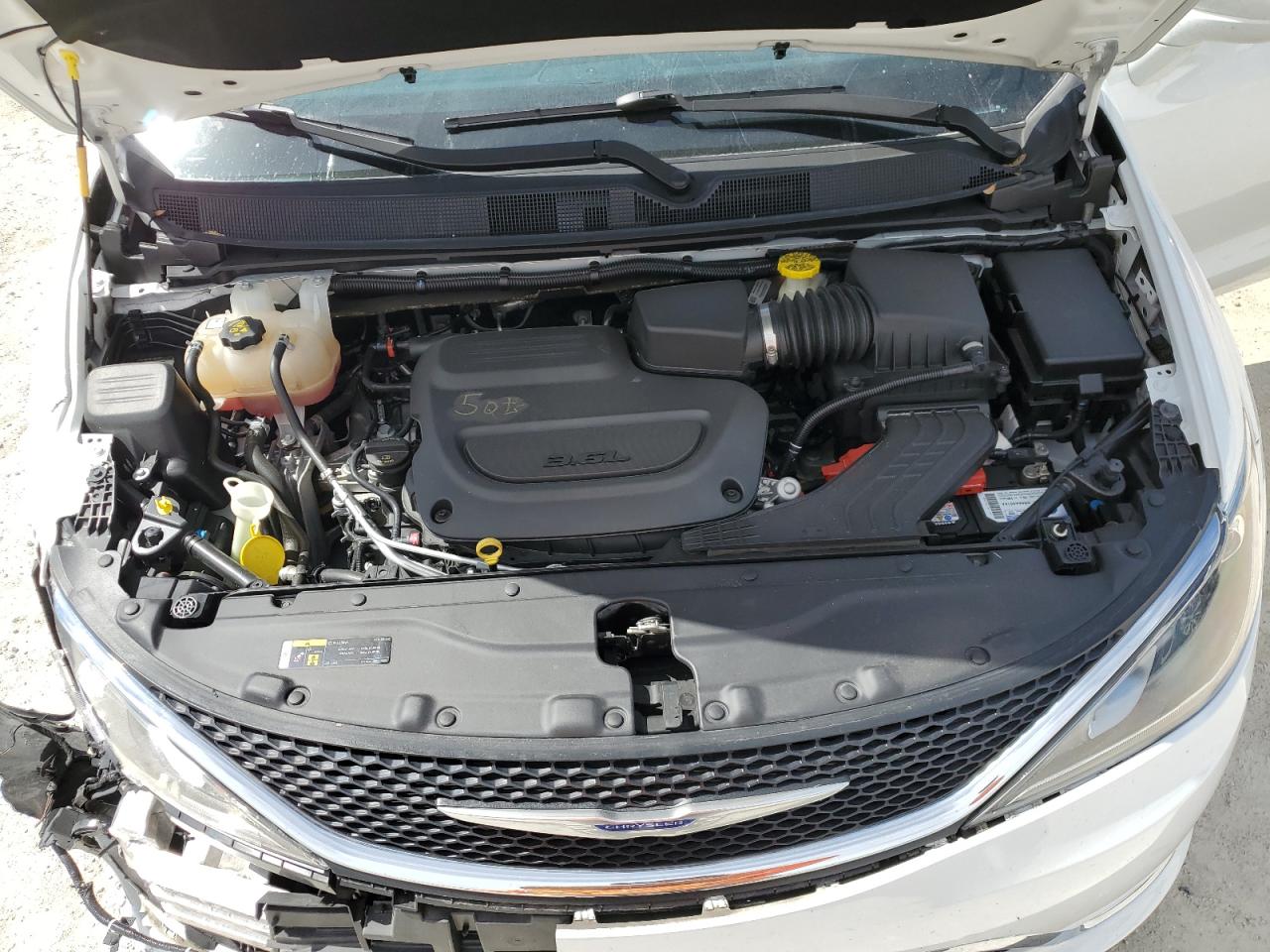 2020 Chrysler Pacifica VIN 2C4RC1FG1LR269904 Copart auction photo, front end / minor dent/scratches damage thumbnail 14