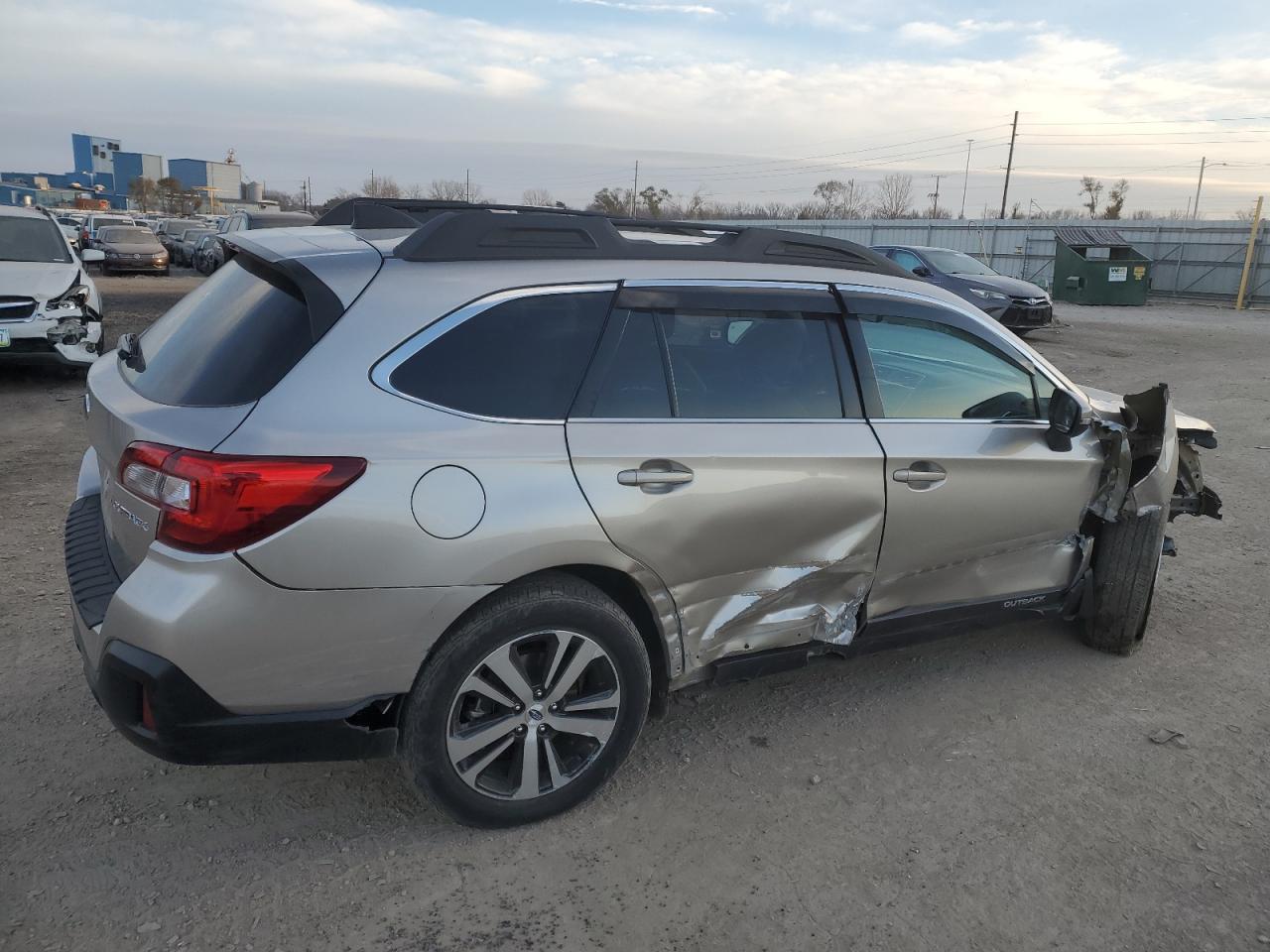 2018 Subaru Outback VIN 4S4BSANC0J3273494 Copart auction photo, front end / side damage thumbnail 3