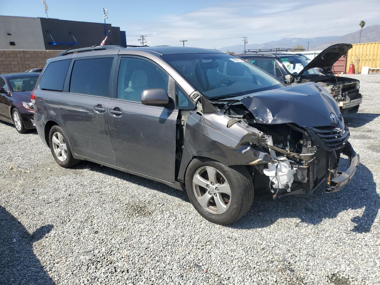 2013 Toyota Sienna VIN 5TDKK3DC6DS381915 Copart auction photo, front end damage thumbnail 4