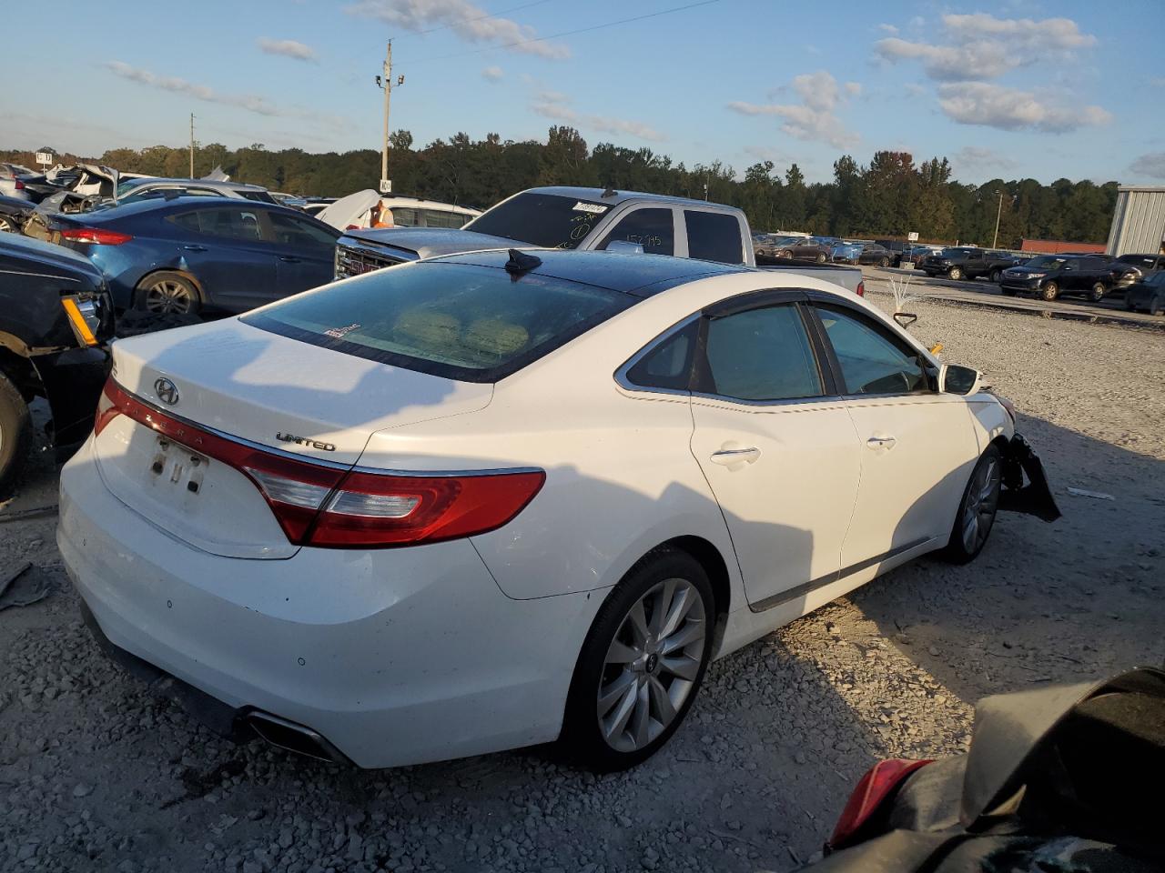 2017 Hyundai Azera VIN KMHFH4JG8HA586583 Copart auction photo, front end / rear end damage thumbnail 3