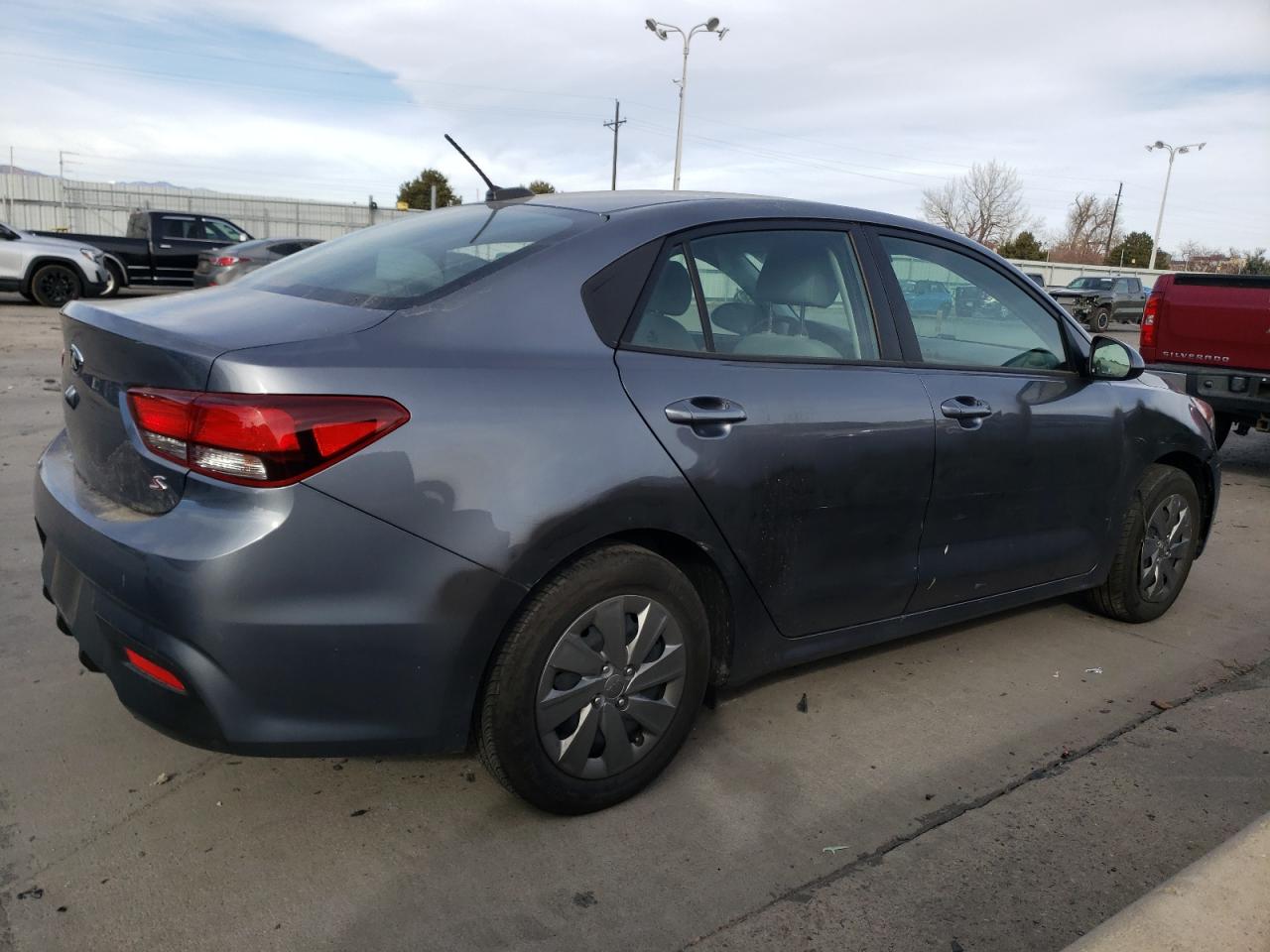 2020 KIA Rio VIN 3KPA24AD1LE333911 Copart auction photo, vandalism / side damage thumbnail 3