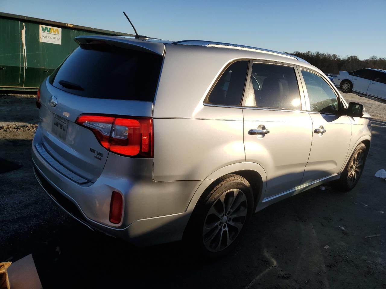 2015 KIA Sorento VIN 5XYKW4A75FG551148 Copart auction photo, front end damage thumbnail 3