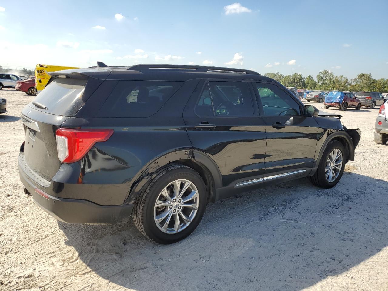 2021 Ford Explorer VIN 1FMSK7DH2MGA45820 Copart auction photo, front end / side damage thumbnail 3
