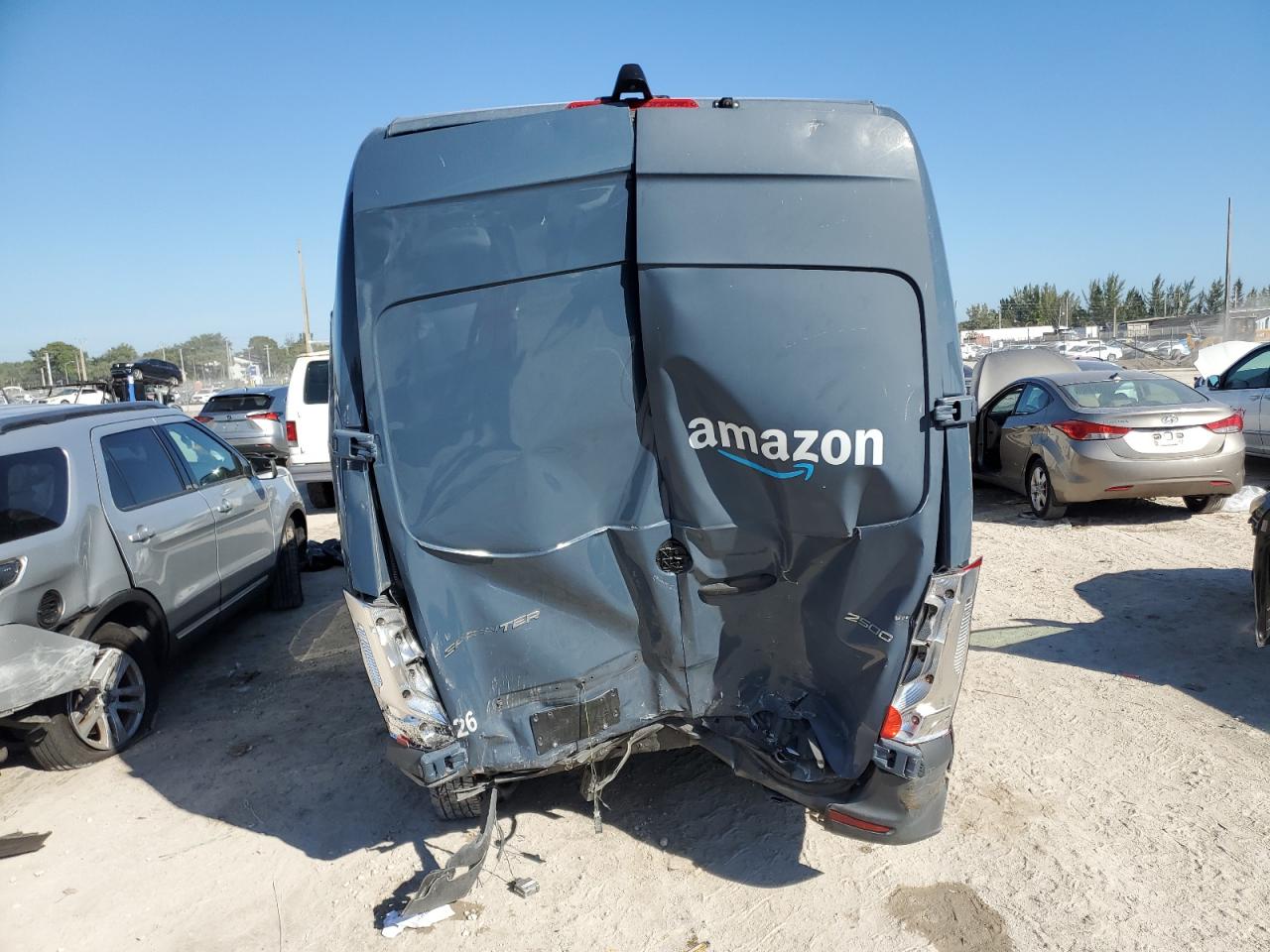 2019 Mercedes-Benz Sprinter VIN WD4PF1CD2KP124904 Copart auction photo, rear end / side damage thumbnail 6