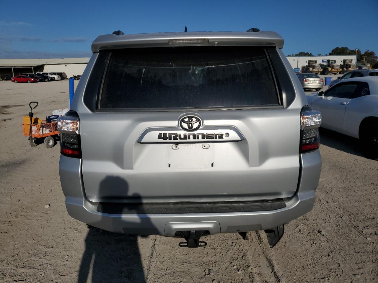2021 Toyota 4Runner VIN JTEMU5JR7M5895281 Copart auction photo, front end / minor dent/scratches damage thumbnail 6