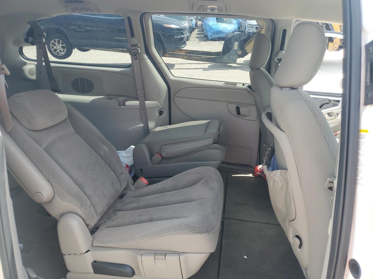 2005 Dodge Caravan VIN 2D4GP44L55R569433 Copart auction photo, all over damage thumbnail 11