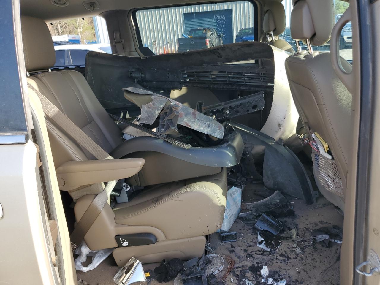 2015 Chrysler Town & Country VIN 2C4RC1CG0FR525054 Copart auction photo, front end / rear end damage thumbnail 11