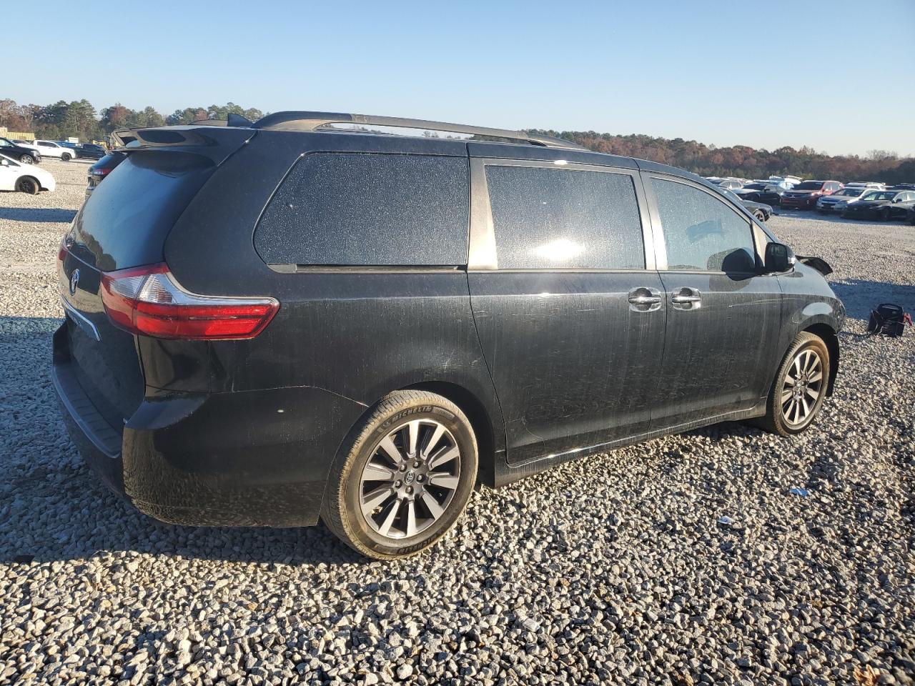 2018 Toyota Sienna VIN 5TDYZ3DC6JS965426 Copart auction photo, front end damage thumbnail 3