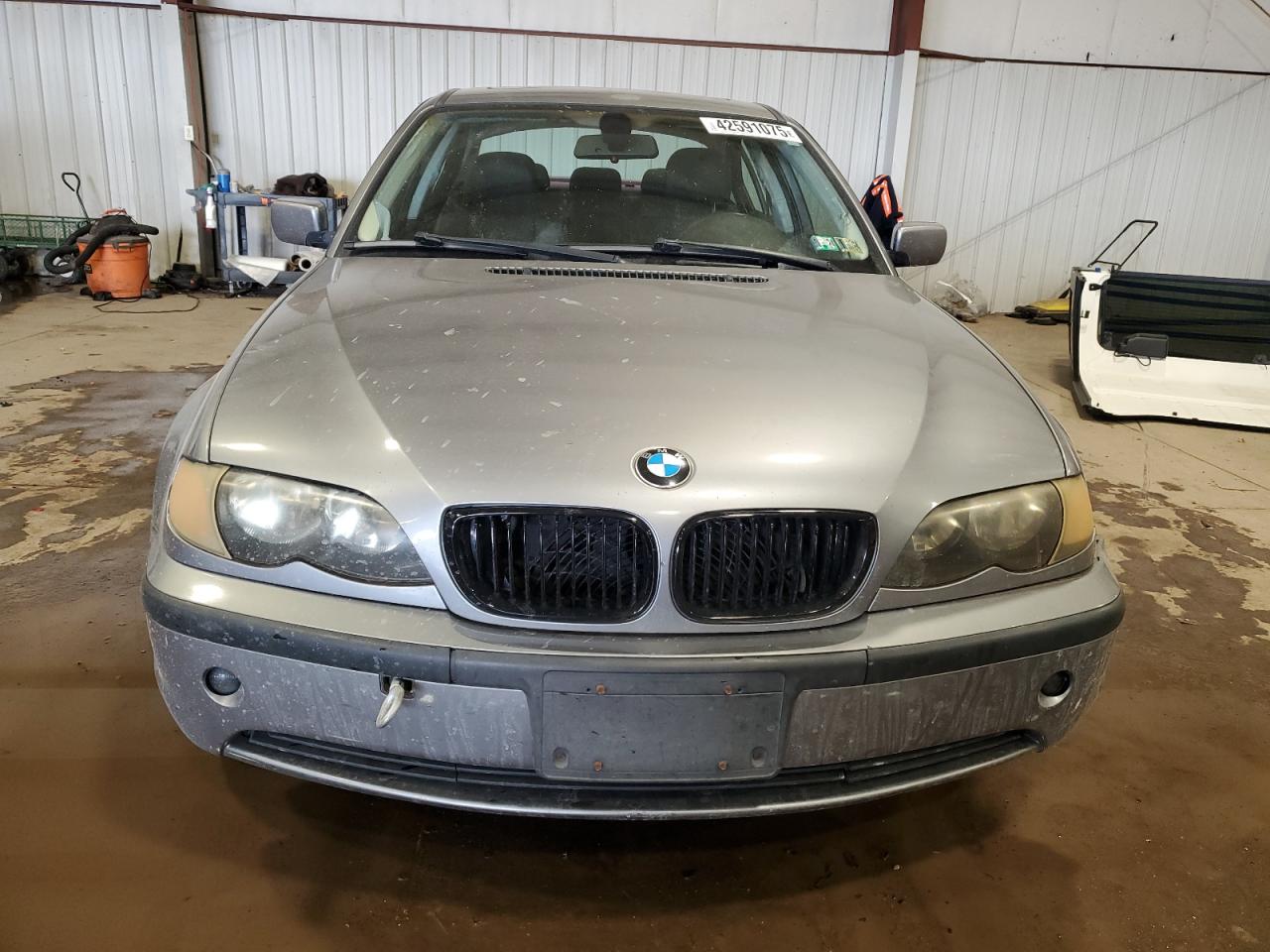 2004 BMW 3er VIN WBAEU33434PR12142 Copart auction photo, front end / undercarriage damage thumbnail 5