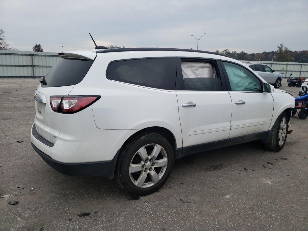 2017 Chevrolet Traverse VIN 1GNKVGKD2HJ352707 Copart auction photo, front end / side damage thumbnail 3